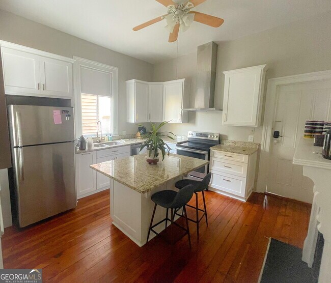 Building Photo - 875 Orange Terrace