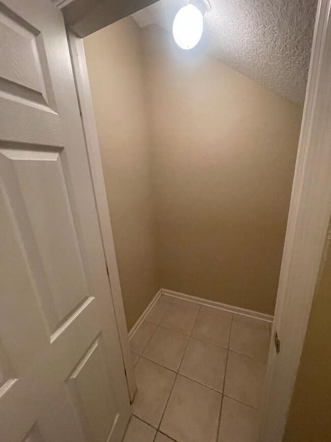 Building Photo - MOVE IN SPECIAL!!!   3 BEDROOM 2 BATHS JAC...