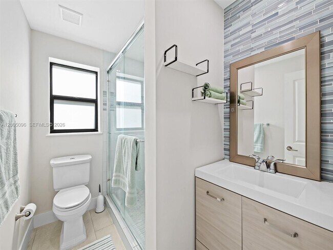 Building Photo - 1305 SE 1st St