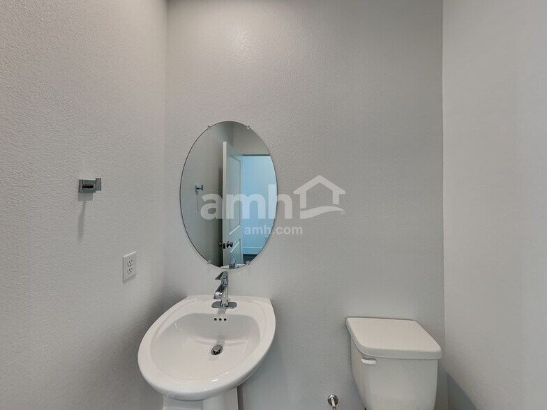 Building Photo - 8182 Winterfell Peak Ave