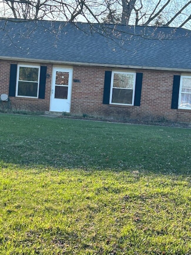 Building Photo - 9860-9864 MANDEL - LO