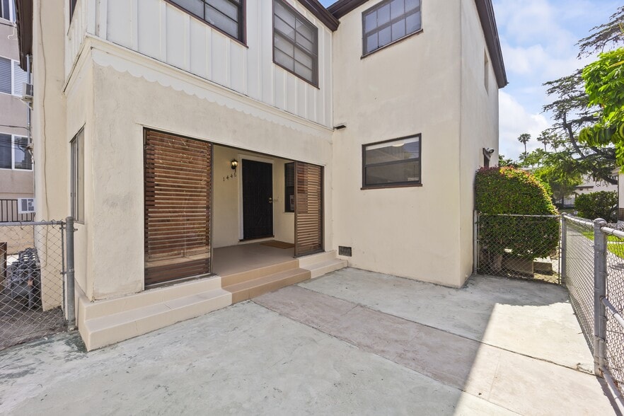 Building Photo - 1444 S Beverly Dr