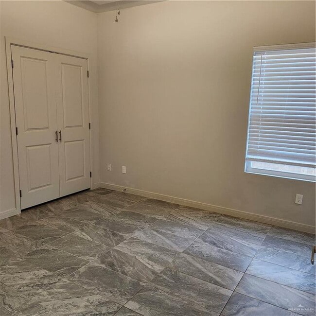 Building Photo - 9 N Clarence Ave