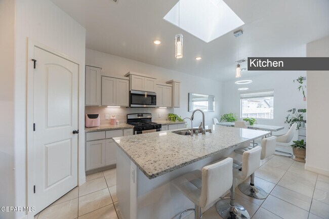 Building Photo - 13824 Garforth Ave