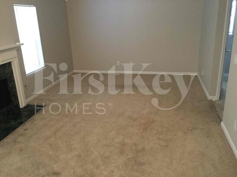 Building Photo - 5243 Round Table Dr