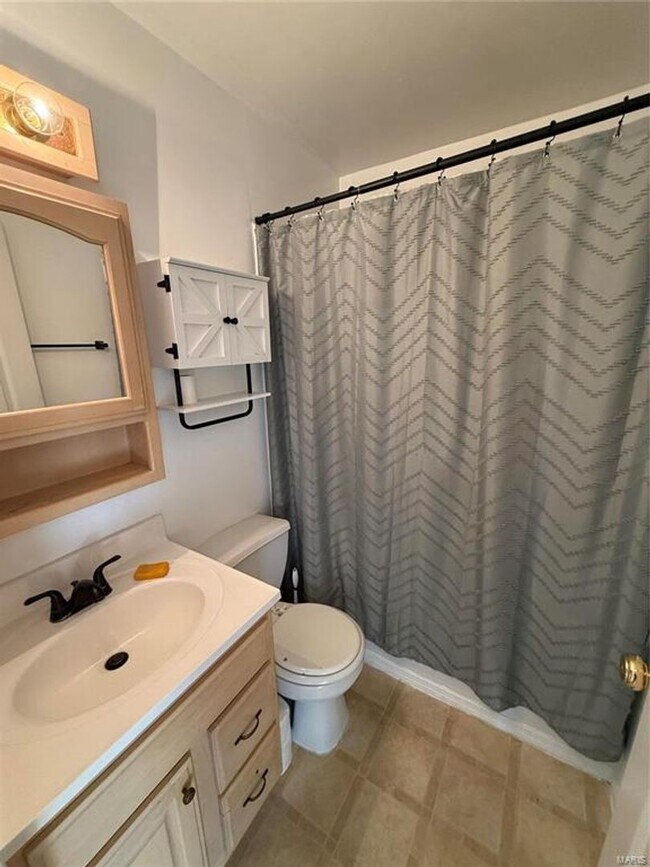 Building Photo - Discover this beautifully refreshed 2-bed, 2-bath gem in St. Ann!