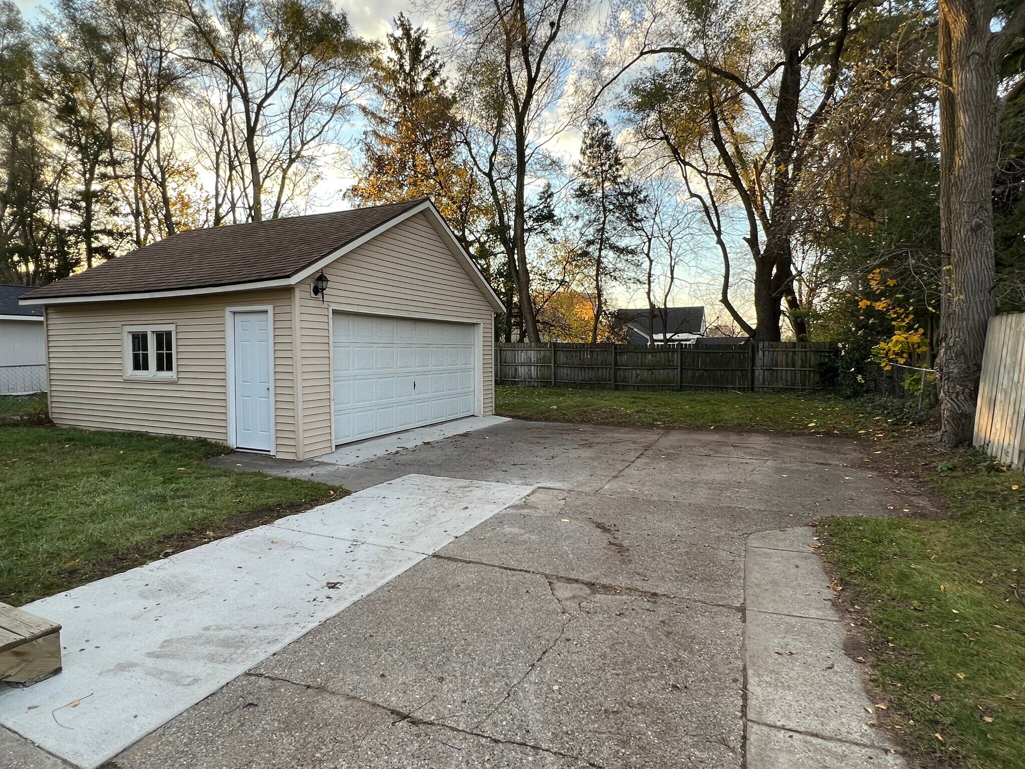 Building Photo - 1210 Mason St NE