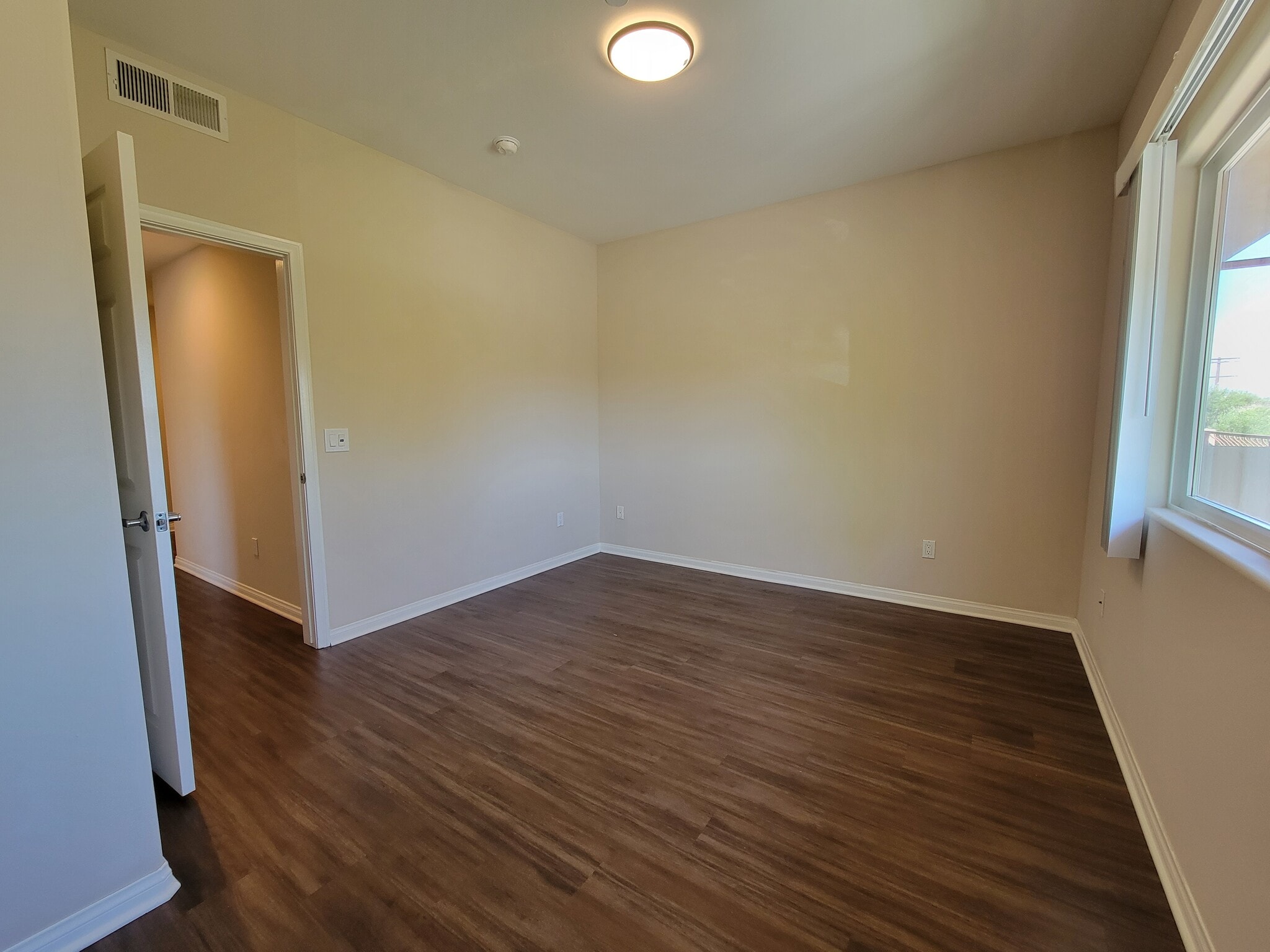 Building Photo - 9610 Zelzah Ave