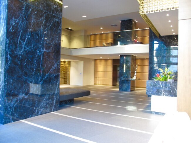 Primary Photo - Exquisite 2 Bed/2 Bath Downtown Condo at I...