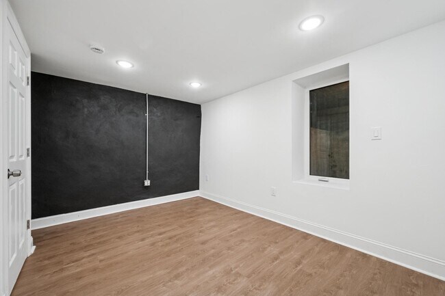 Building Photo - 2534 S 61st St