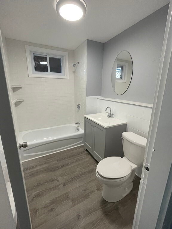 Building Photo - 72 Bloomingdale St