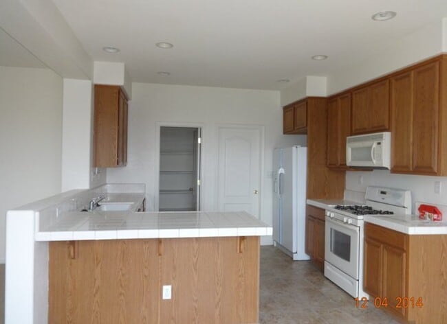 Building Photo - 2026 La Rabyn Way