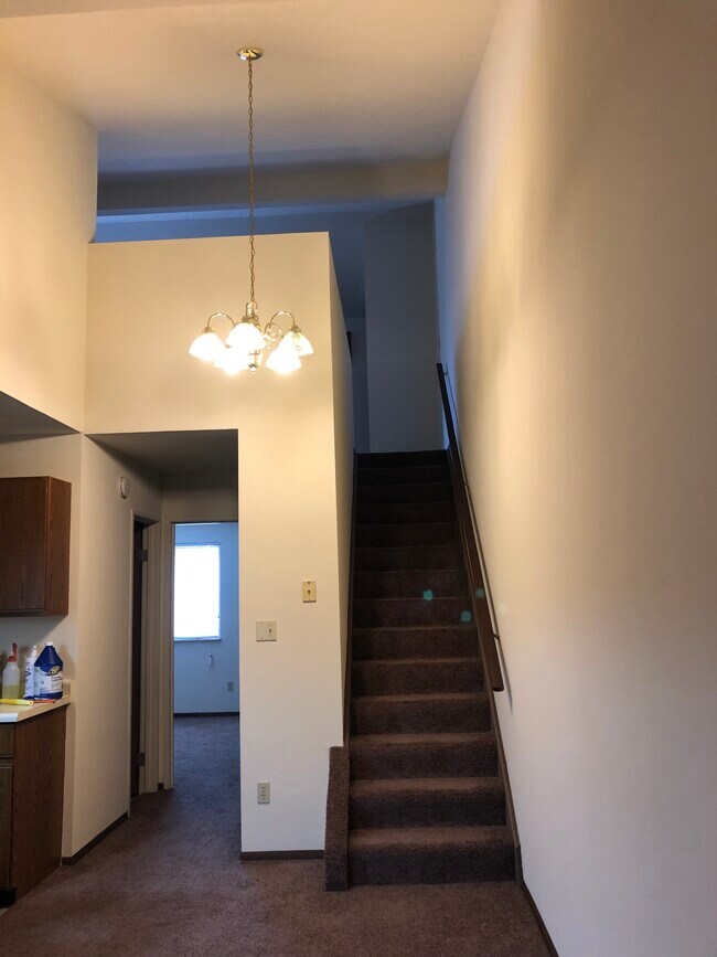 Tudor 2 br. Loft - Ellet Complex