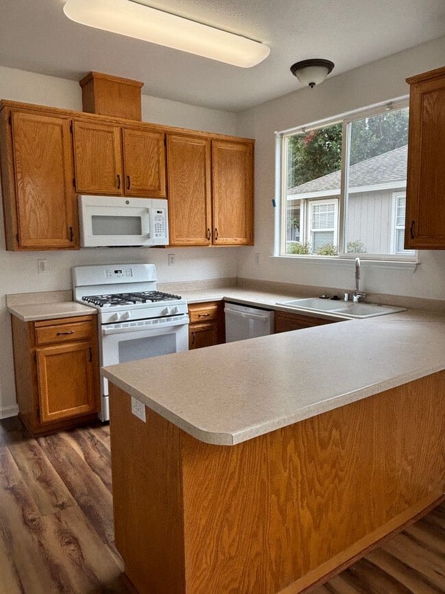 Building Photo - rh2643bussdr