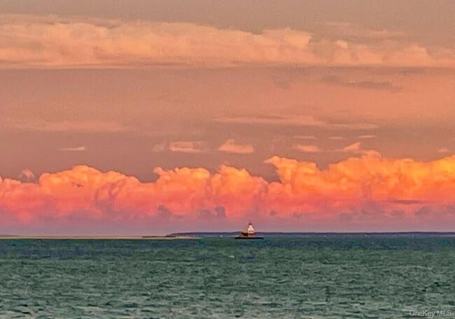 Building Photo - 580 South Ln