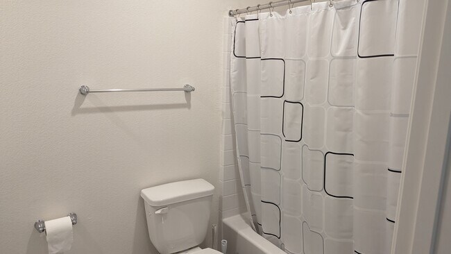 Secondary Shower/Bath Combo - 2605 Ercolano St