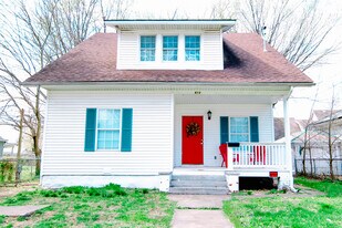 Building Photo - 613 S Main Ave