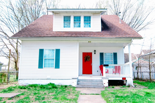 Building Photo - 613 S Main Ave