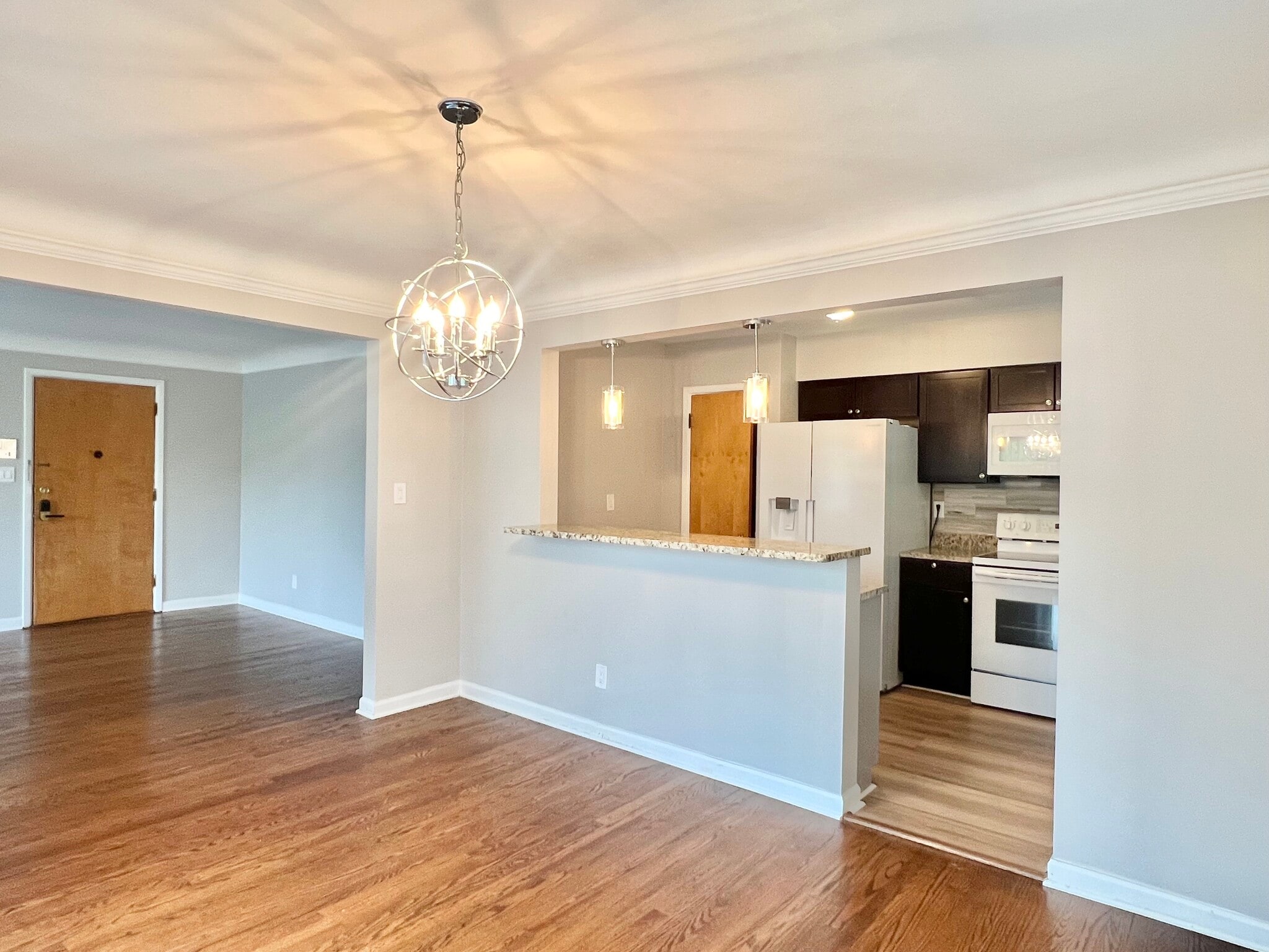 Building Photo - 2385 Van Leunen Dr
