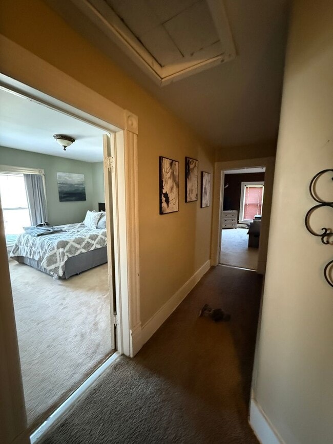 Building Photo - Four Bedroom House in La Crosse