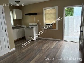 Building Photo - 1319 Stiles Ave