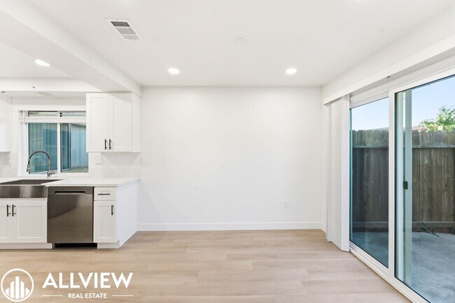 Building Photo - 16781 Bardon Ln