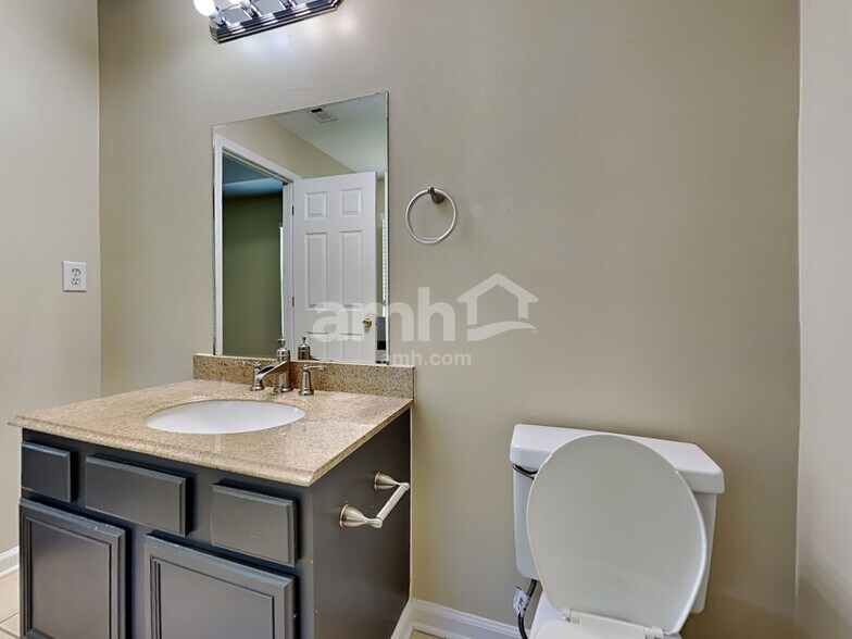 Building Photo - 4855 Lake Park Ter