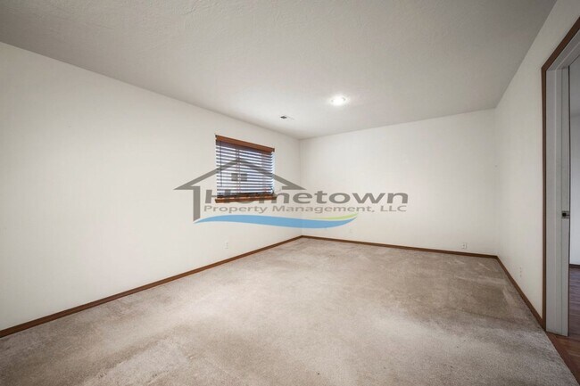 Building Photo - 433 N Brushwood Ct