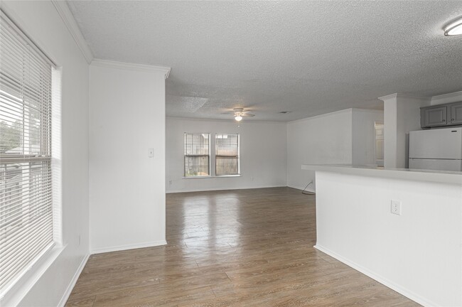 Building Photo - 145 Varsity Drive