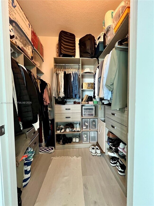 Building Photo - 1900 N Bayshore Dr