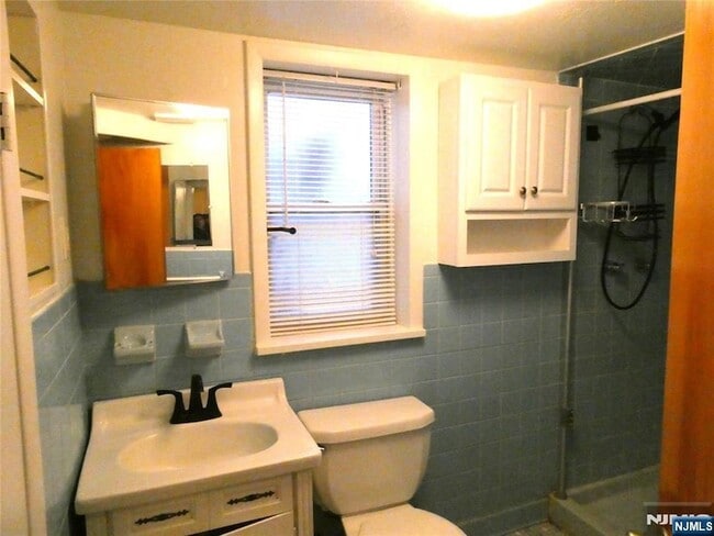 Building Photo - 355 Elm St