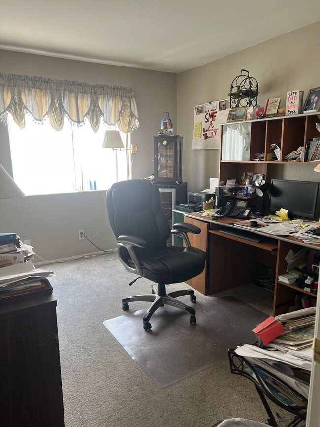 Building Photo - Single Story Home With 3 Spacious Bedrooms