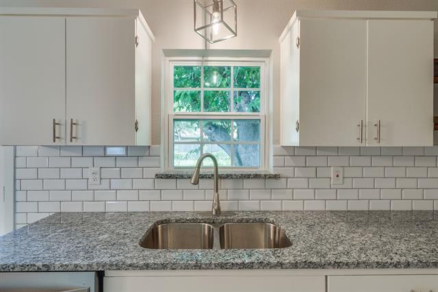 Building Photo - 930 Briarwood Dr