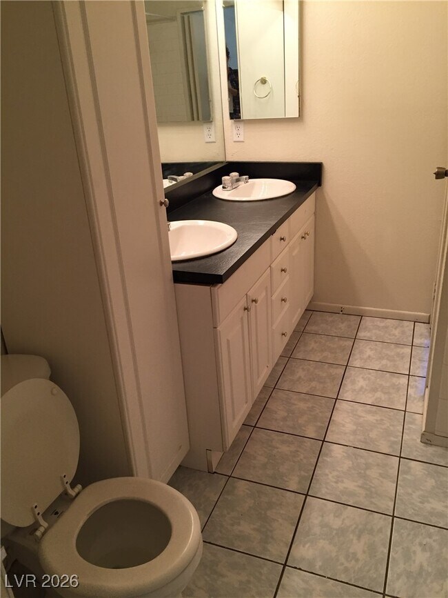 Building Photo - 241 Misty Isle Ln