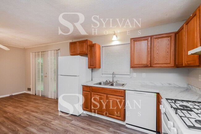 Building Photo - The living is easy in this 3 bedroom, 2 ba...