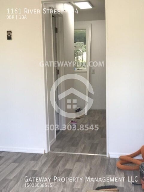 Building Photo - 1161 River St