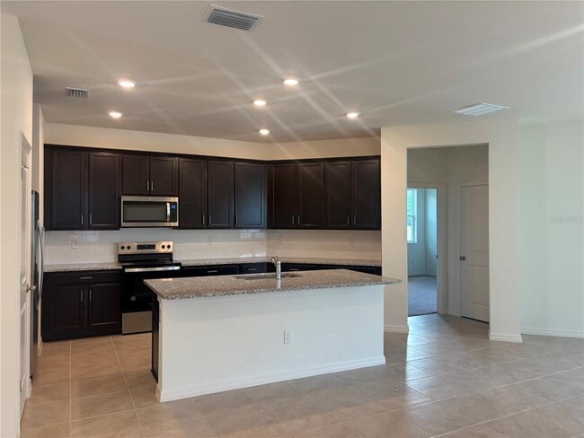 Building Photo - 8001 Lennox Lp