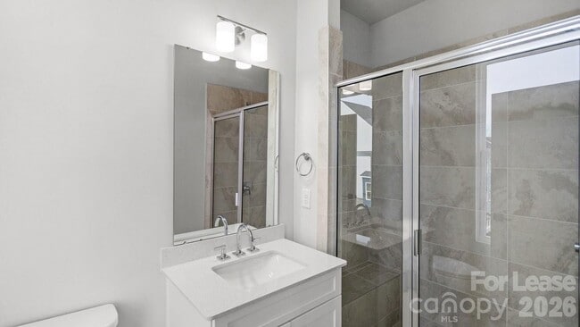 Building Photo - 2025 Clarksdale Dr