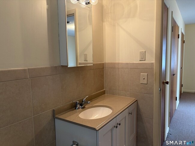 Building Photo - 888 Main St