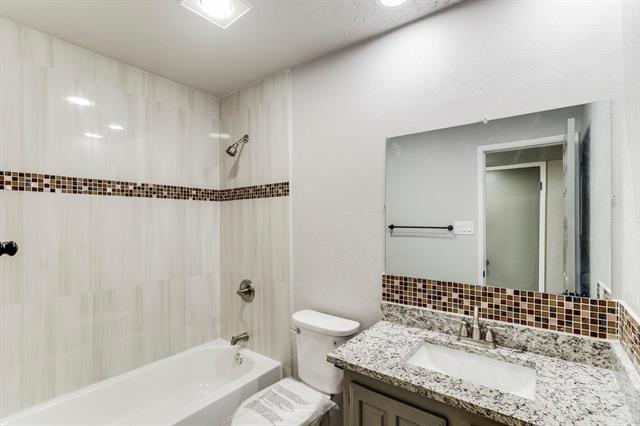 Building Photo - 3002 Rockett Dr