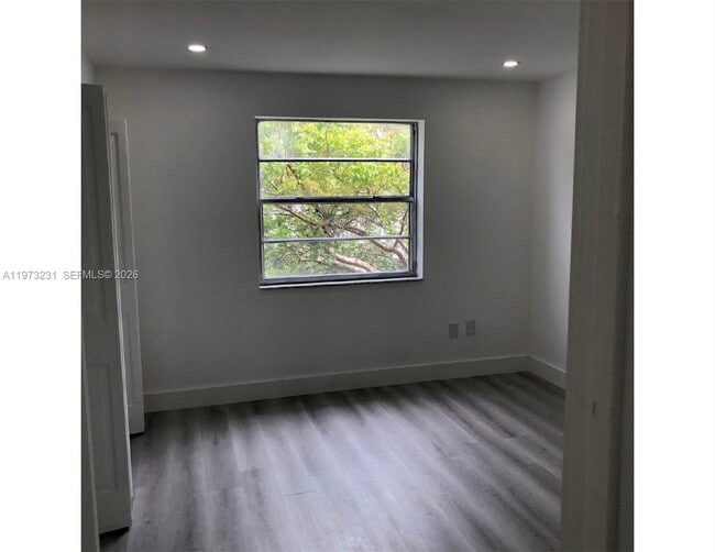 Building Photo - 17255 SW 95th Ave