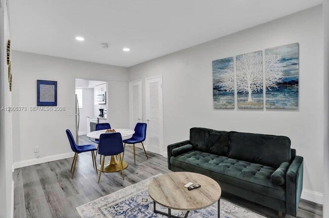 Building Photo - 10006 E Bay Harbor Dr