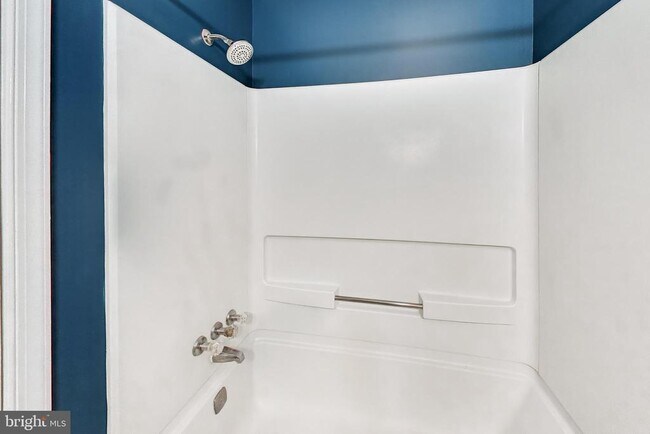 Building Photo - 18310 Streamside Dr