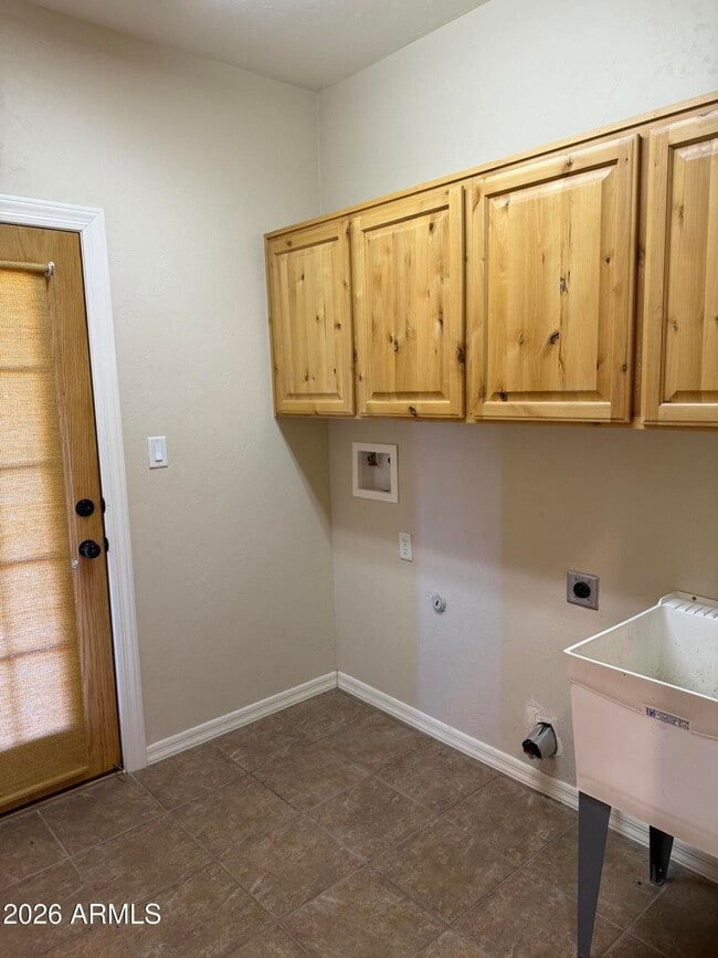 Building Photo - 8081 S Fairfield Cir