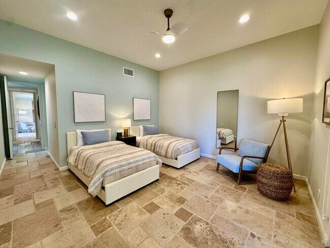 Building Photo - 76705 Sandpiper Dr