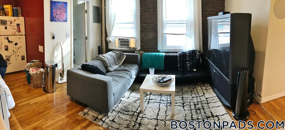 Building Photo - 447 Park Dr