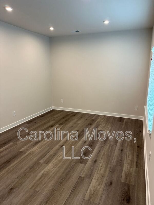 Building Photo - 7071 Glass Ct