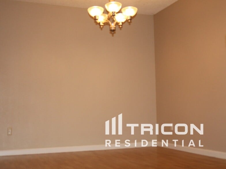 Building Photo - 506 Hyacinth Ct