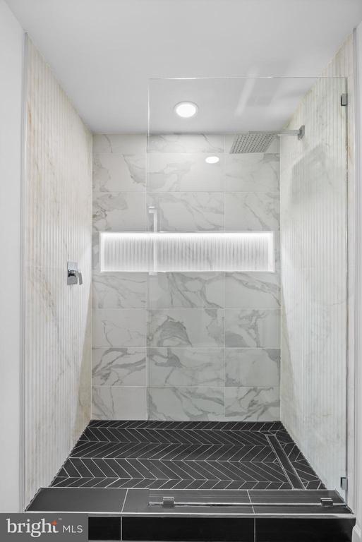 Building Photo - 931 Westminster St NW