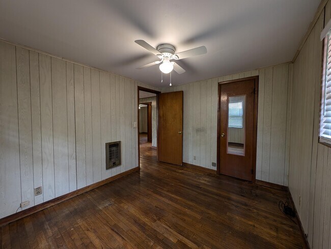 Building Photo - 210 Columbian Ave